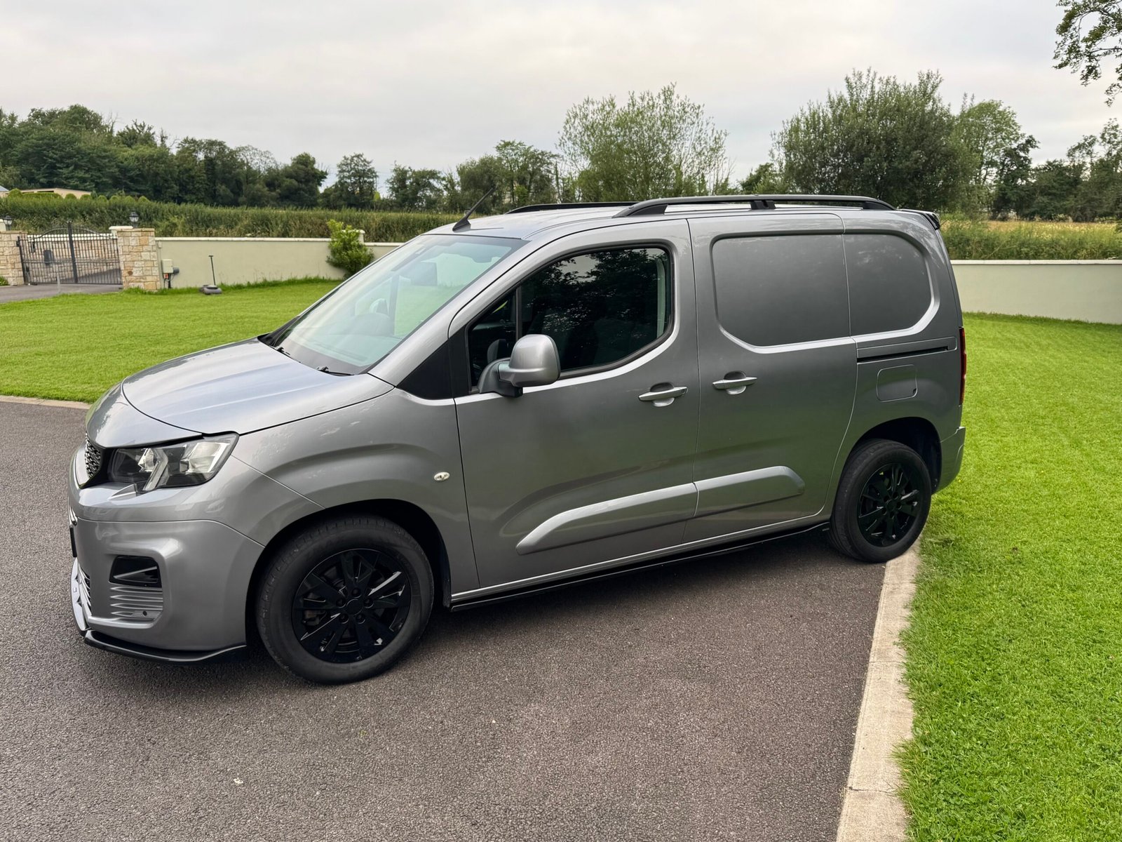 2019 (192) Peugeot Partner Professional - Image 6