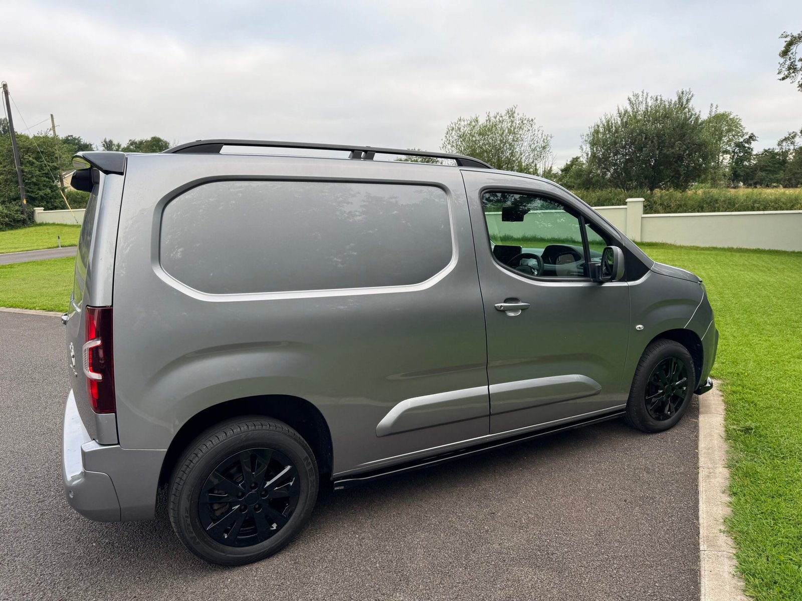 2019 (192) Peugeot Partner Professional - Image 7