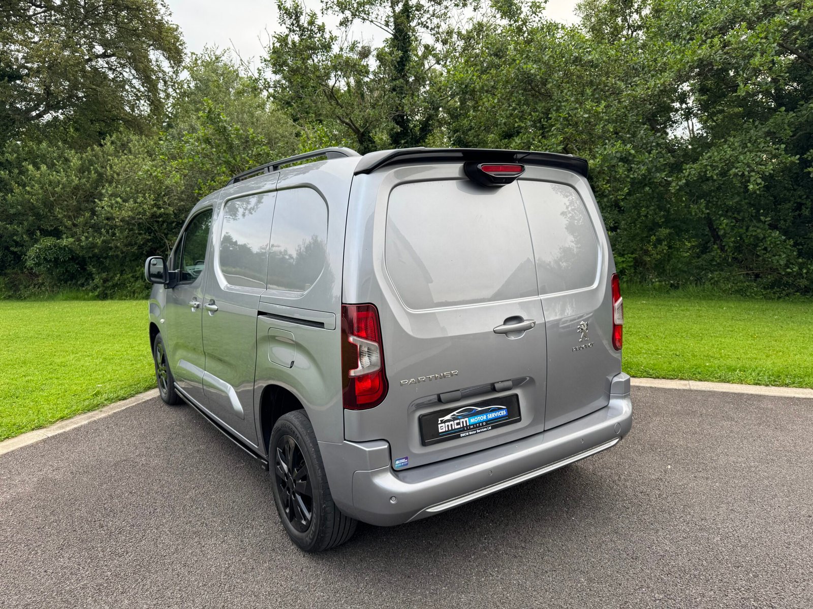 2019 (192) Peugeot Partner Professional - Image 10