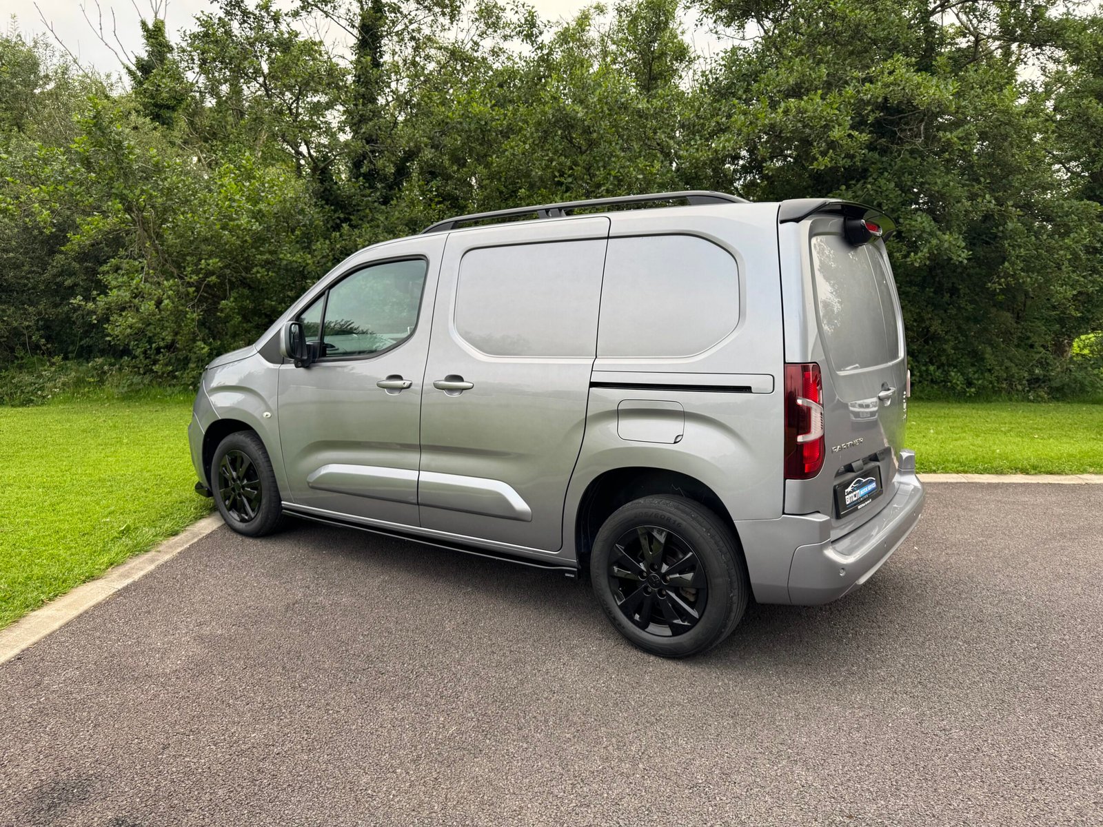 2019 (192) Peugeot Partner Professional - Image 11