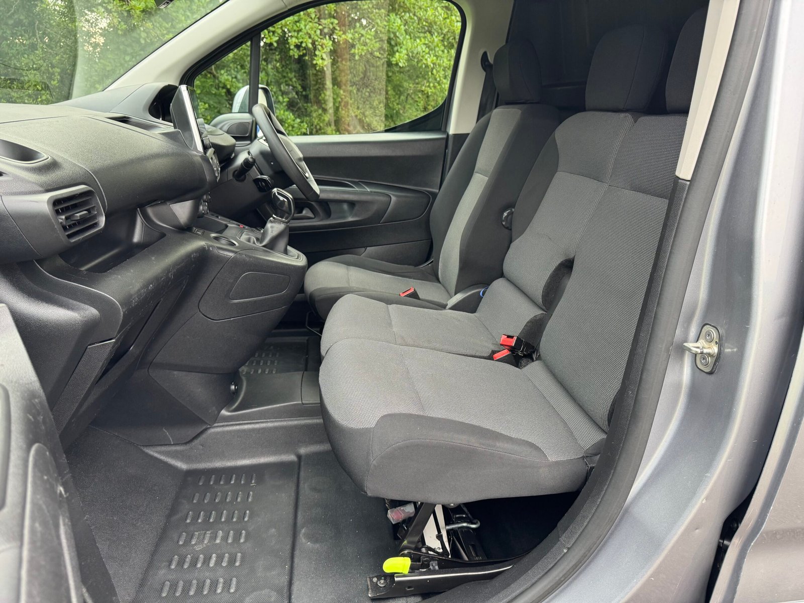 2019 (192) Peugeot Partner Professional - Image 18