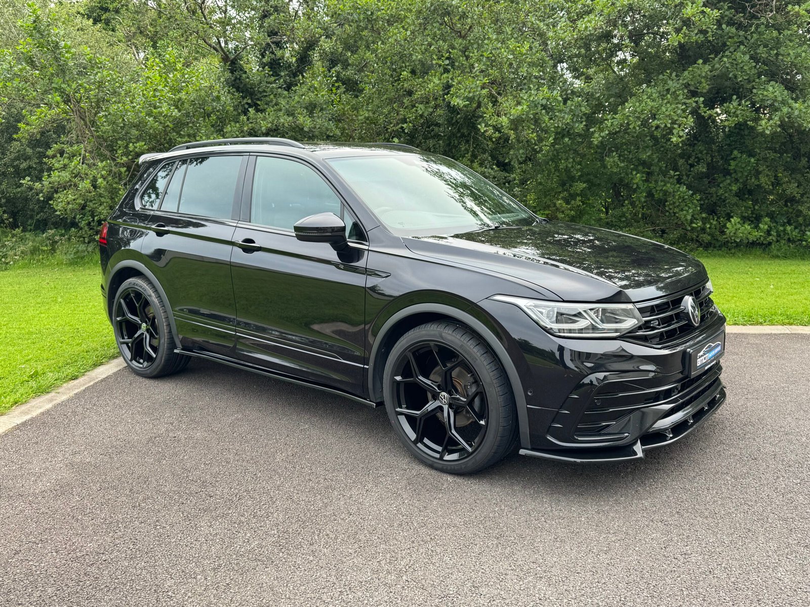 2023 (231) Volkswagen Tiguan R-Line DSG - Image 2