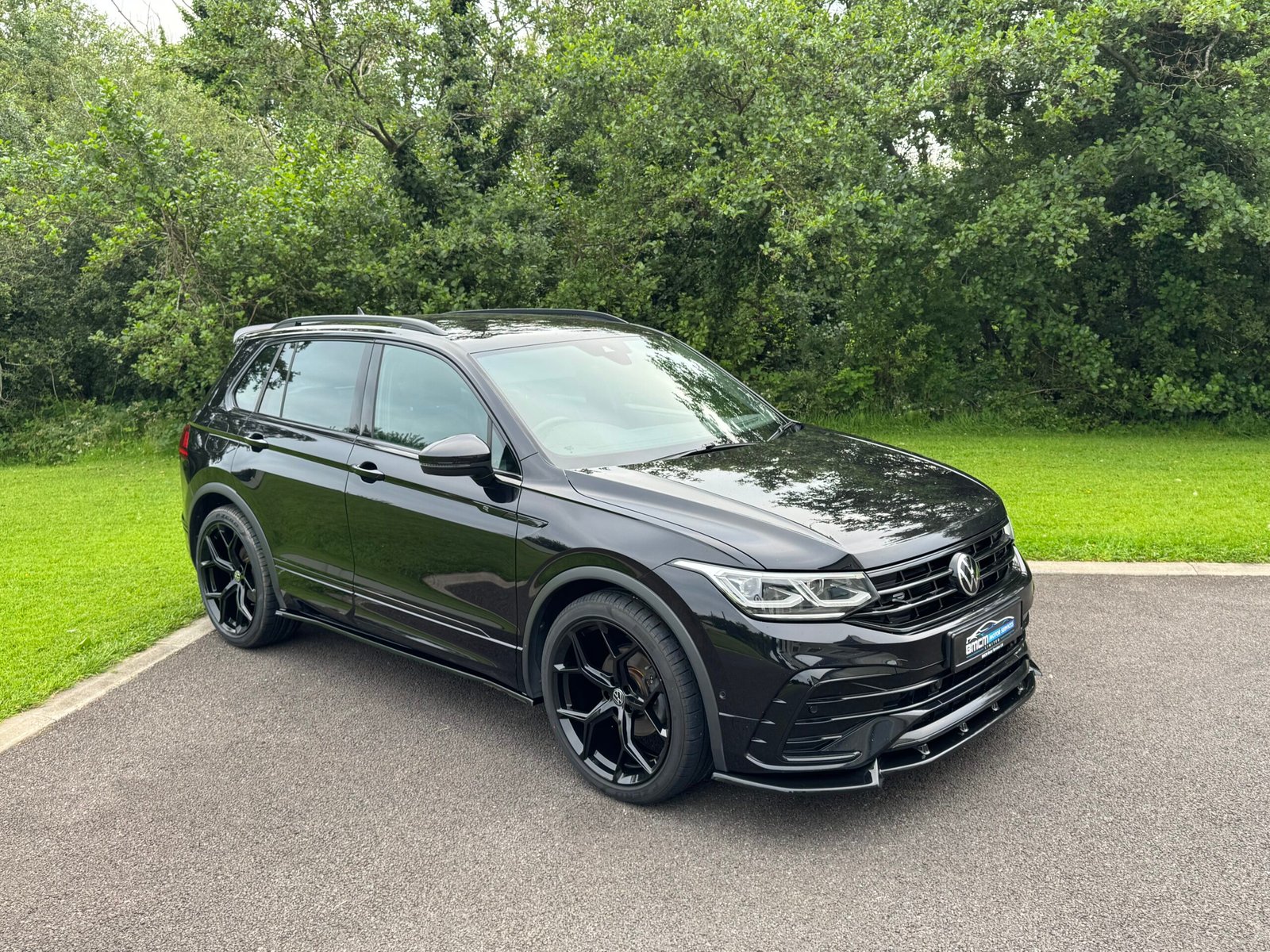 2023 (231) Volkswagen Tiguan R-Line DSG