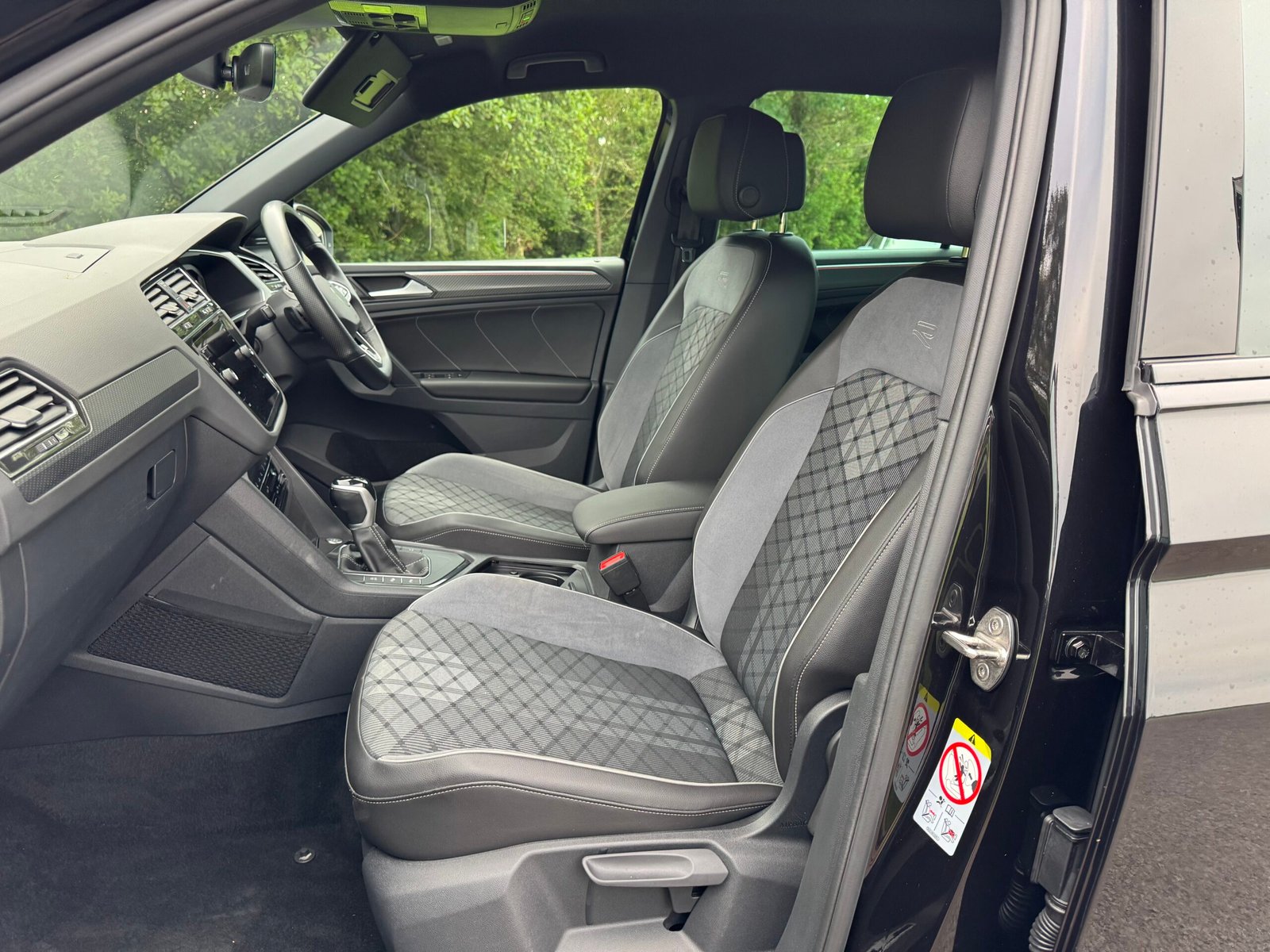 2023 (231) Volkswagen Tiguan R-Line DSG - Image 13