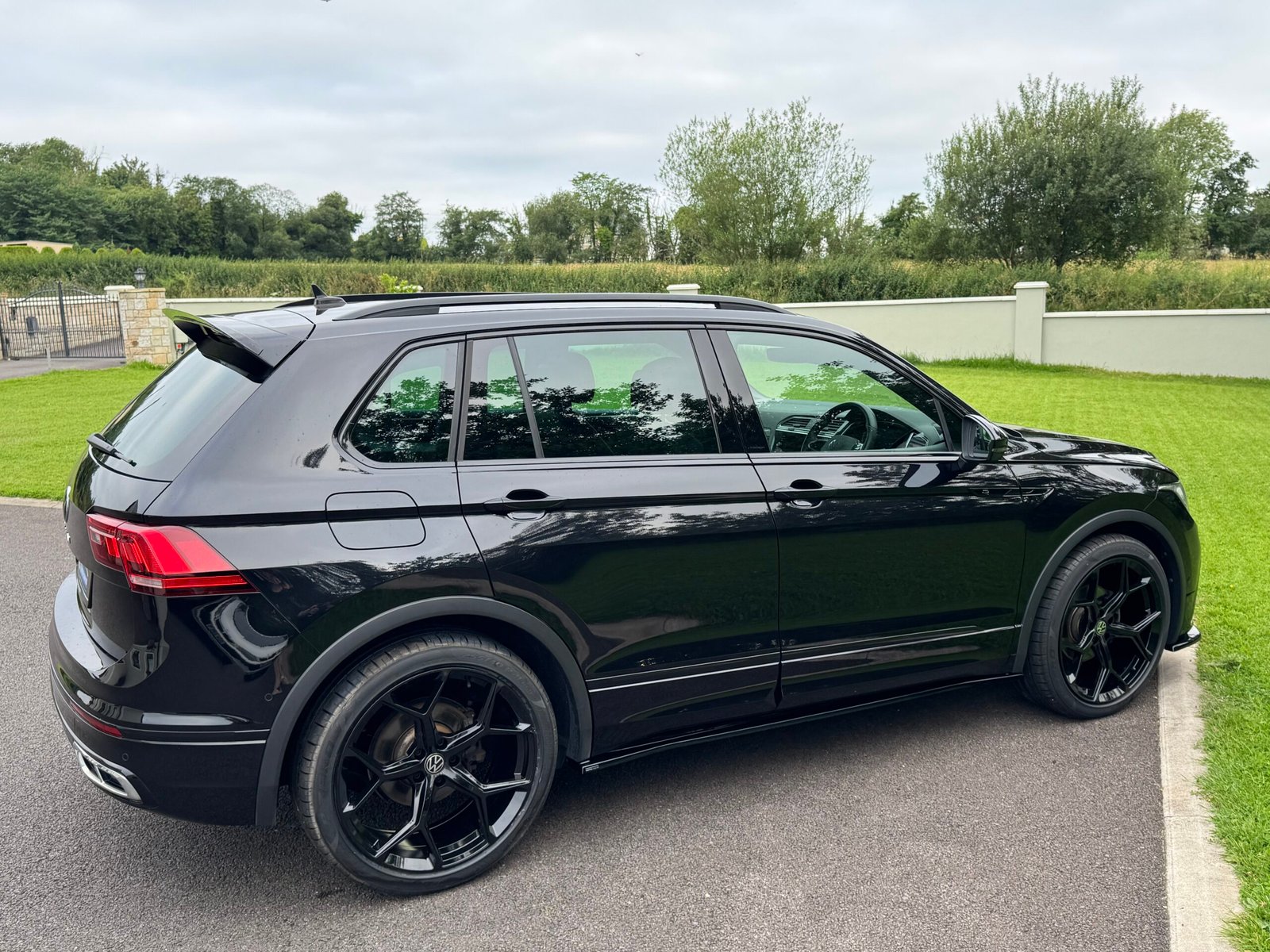 2023 (231) Volkswagen Tiguan R-Line DSG - Image 18