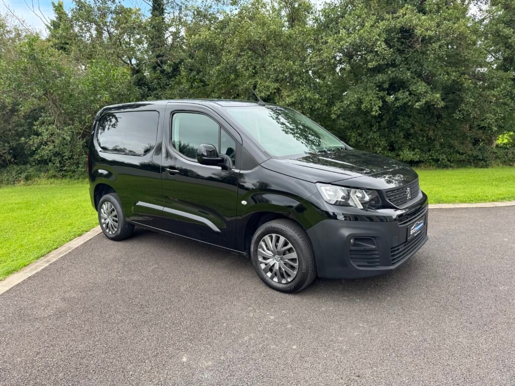 2023 (232) Peugeot Partner Professional
